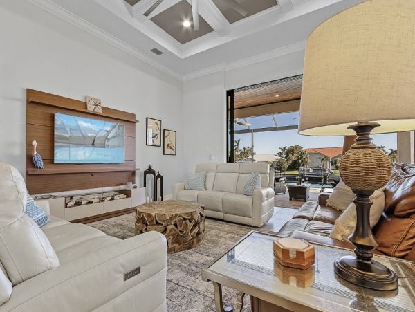 Luxurious Waterfront Retreat - 4 Bedroom Vacation Rental in Cape Coral